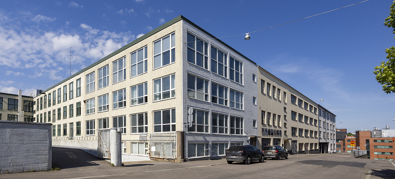 Vallilan Taiteilijatalojen Kisällitalon julkisivu