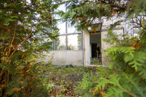 AS Oulunkylä C13, ateljeen ulko-ovi