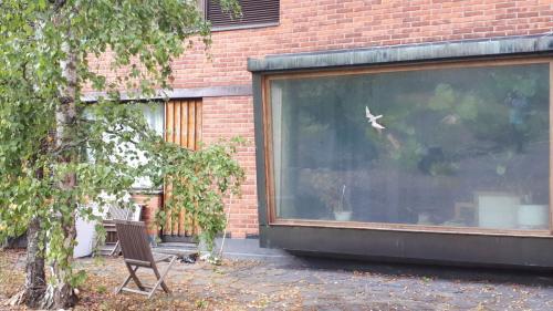 Kalervo Kallion ateljeetalo, huoneiston sisäänkäynti pihan puolelta