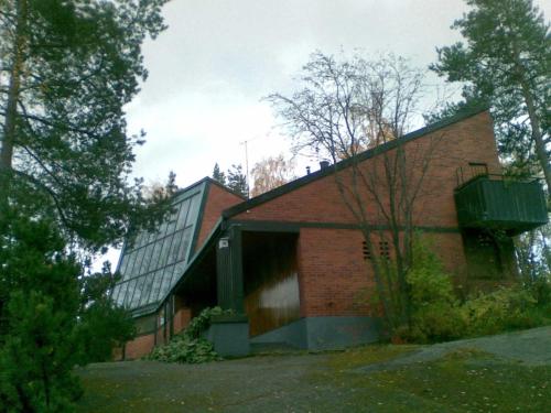 Kalervo Kallion ateljeetalo, kadunpuoleinen julkisivu